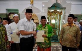 Berdiri Sejak 1500-an, Masjid Sunan Giri Gresik Akhirnya Miliki Sertifikat Tanah - JPNN.com Jatim