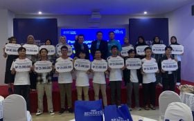 Sevima Serahkan Beasiswa Semesta ke Belasan Pelajar di Seluruh Indonesia - JPNN.com Jatim