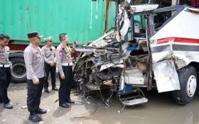 Kecelakaan Maut Bus Surya Bali Vs Truk Tronton di Pantura Pati, 6 Orang Tewas - JPNN.com Jateng