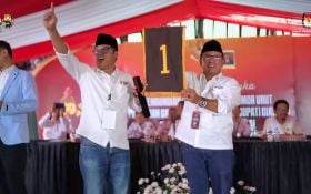 Makna Mendalam Nomor Urut 1 Bagi Herman Suherman dan Ibang di Pilkada Cianjur 2024 - JPNN.com Jabar