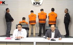 KPK Resmi Tahan eks Sekda Kota Bandung Ema Sumarna dan 3 Anggota DPRD - JPNN.com Jabar