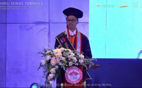 Kisah Arif Muhammad Iqbal, Wisudawan Terbaik UISI yang Mengukir Prestasi Tanpa Skripsi - JPNN.com Jabar