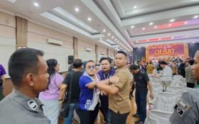 Pendukung Dedie-Sendi Hampir Terlibat Bentrok Saat Debat Calon Wali Kota di UIKA Bogor - JPNN.com Jabar