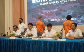 Imigrasi Kediri Tindak 2 WNA asal Belanda & Filipina yang Melanggar Izin Tinggal - JPNN.com Jatim