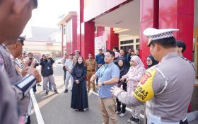 Polisi di Bandung Dibekali Kemampuan Berbahasa Isyarat - JPNN.com Jabar