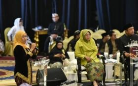 Khofifah Sampaikan Capaian Kinerja Selama Menjabat di Debat Pilgub Jatim - JPNN.com Jatim