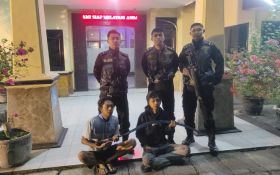 Live Saat Tawuran, 2 Anggota Gangster di Surabaya Diciduk Polisi - JPNN.com Jatim