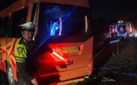 Minibus Tabrak Truk di Tol Pasuruan, 5 Orang Tewas, Begini Kronologinya - JPNN.com Jatim