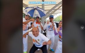 Cara Unik Warga Dukung ASIH, Lagu Coblos Botakna Viral di Media Sosial - JPNN.com Jabar