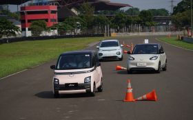 Menjajal Lengkap Wuling EV di Sirkuit Sentul - JPNN.com Jatim