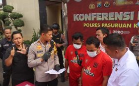 Polisi Gerebek 2 Pria Saat Bermain Judi Online di Sebuah Gudang Pasuruan - JPNN.com Jatim