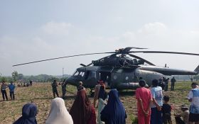 Breaking News! Helikopter TNI-AD Mendarat Darurat di Persawahan Blora - JPNN.com Jateng