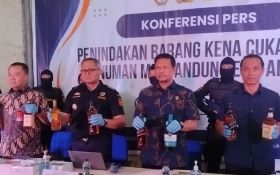 DJBC Jatim Sita Ribuan Minuman Beralkohol dengan Pita Cukai Palsu Senilai Rp17,64 M - JPNN.com Jatim