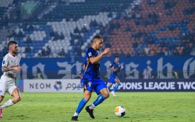 Bek Persib Ini Pilih Menghargai Proses Meski 'Babak Belur' di ACL 2 - JPNN.com Jabar