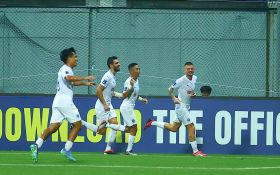 Takluk Atas Persib, Pelatih Lion City Sailors: Kadang Sepak Bola Itu Kejam - JPNN.com Jabar