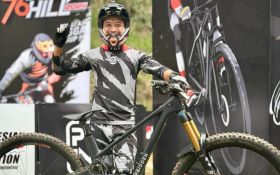 Keren! Pembalap Asal Bogor Jadi Juara Umum di 76 Indonesian Downhill 2024 - JPNN.com Jabar