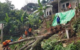 Dalam Sehari 4 Bencana Tanah Longsor Melanda Kota Sukabumi - JPNN.com Jabar