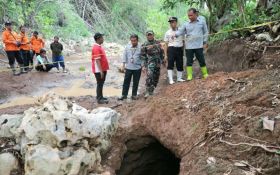 BPBD Jatim dan ITS Kaji Fenomena Lubang Misterius di Tepi Sungai Blitar - JPNN.com Jatim