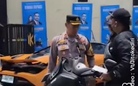 Viral Pengendara Motor di Kediri Membentak Polisi, Ternyata Begini - JPNN.com Jatim