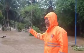 Trenggalek Dilanda Banjir Hingga Pohon Tumbang, Warung Hanyut & Pemotor Jadi Korban - JPNN.com Jatim