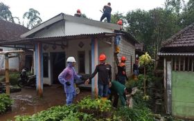 Tiga Rumah Warga di Malang Rusak Tersapu Angin Kencang Saat Hujan - JPNN.com Jatim