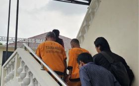 Lakukan Pungli Tiket, 2 Penjaga Loket Wisata Pantai Selok Malang Diringkus Polisi  - JPNN.com Jatim