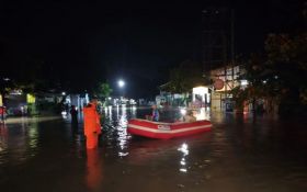 9 Warga di Ponorogo Terjebak Banjir Bandang, BPBD Kirim Tim Penyelamat - JPNN.com Jatim