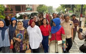 Risma Pilih Menunggu & Pasrah dengan Hasil Pilgub Jatim Seusai Mencoblos - JPNN.com Jatim