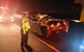 Mobil Tabrak Truk di Tol Gresik-Krian, 3 Orang Tewas - JPNN.com Jatim