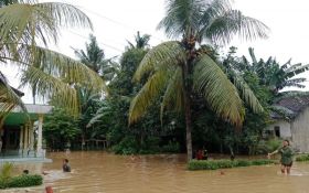 Ratusan Rumah Warga di 3 Desa Jember Terendam Banjir, Tinggi Air Capai 1 Meter - JPNN.com Jatim