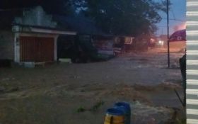 30 Rumah Warga di Malang Tergenang Banjir Akibat Sungai Meluap Saat Hujan Deras - JPNN.com Jatim