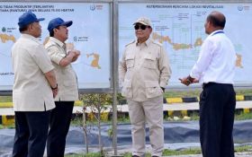 Datang ke BLUPPB Karawang Presiden Prabowo Tebar Benih Ikan Nila - JPNN.com Jabar