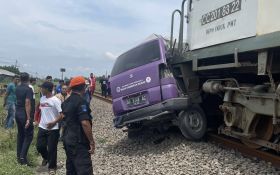 Kronologi Ambulans RSUD Gambiran Tertabrak Kereta Api Tewaskan Pengemudi di Kediri - JPNN.com Jatim