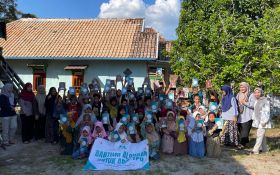 Rumah Anak Bisa Tebar 1.000 Al-Qur'an, Santri di Pelosok Negeri Tersenyum Bahagia - JPNN.com Jabar