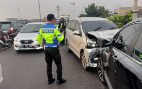 Akibat Sopir Hilang Konsentrasi, 4 Kendaraan Terlibat Tabrakan Beruntun di Flyover Kiaracondong Bandung - JPNN.com Jabar