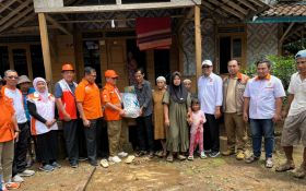 Terobos Jalur Sulit, PKS Banten Salurkan Bantuan untuk Korban Banjir Lebak - JPNN.com Banten