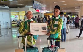 Kisah Haru Marbot & Guru Ngaji Raih Kesempatan Umrah Gratis dari Gajah Duduk - JPNN.com Jatim