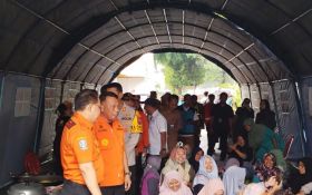 Dinsos Ponorogo Suplai Makanan untuk 12 Ribu Pengungsi Banjir Setiap Hari - JPNN.com Jatim