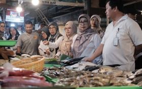 Lakukan Sidak Pasar, Pj Sekda Depok Pastikan Pasokan Bahan Pokok Aman Menjelang Nataru - JPNN.com Jabar