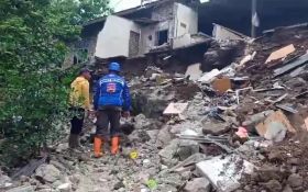 Longsor Sebabkan 2 Rumah Warga di Desa Pace Jember Rusak - JPNN.com Jatim