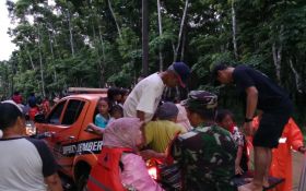 Banjir Memaksa Puluhan Warga Tempurejo Jember Mengungsi, Ketinggian Air 1 Meter - JPNN.com Jatim