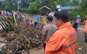 Sejumlah Desa di 2 Kecamatan Kediri Terendam Banjir, Motor Ikut Mogok - JPNN.com Jatim