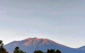 Gunung Raung Erupsi, Warga Diimbau Jauhi Radius 3 Kilometer - JPNN.com Jatim