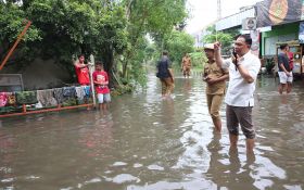 Gunung Anyar Banjir 2 Hari Tak Surut, Pemkot Surabaya Bakal Buat Drainase Baru - JPNN.com Jatim