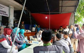 DMI Jabar Berikan Bantuan untuk Warga Terdampak Bencana Sukabumi - JPNN.com Jabar