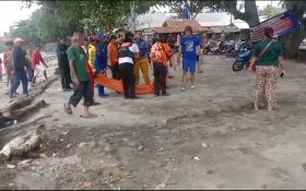 Wisatawan Hilang Terseret Ombak di Pantai Cinangka Serang Akhirnya Ditemukan - JPNN.com Banten