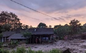 Belasan Rumah Warga di Bondowoso Ambruk Diterjang Banjir Bandang - JPNN.com Jatim