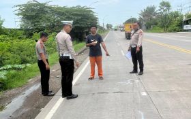 Diduga Selip Saat Menyalip, Pemuda Asal Bojonegoro Tewas Tertemper Bodi Truk - JPNN.com Jatim