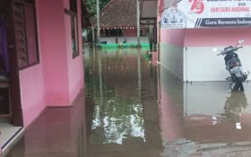 Dua Sekolah di Klaten Terendam Banjir, Siswa Diminta Belajar di Rumah - JPNN.com Jateng