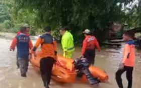 Santri Bangkalan Hilang Terseret Arus Banjir Saat Mandi di Sungai - JPNN.com Jatim